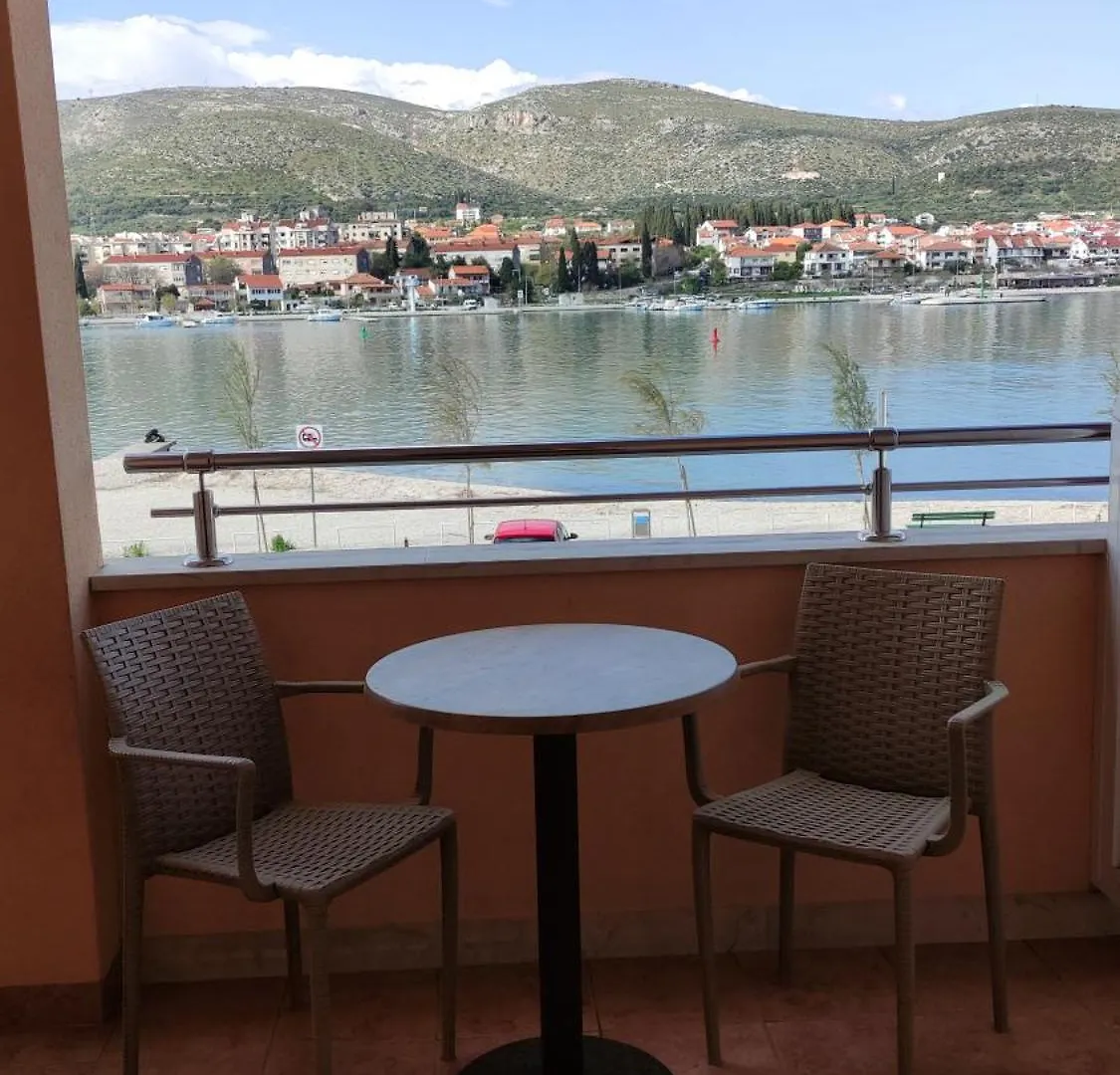 Apartments Kapetanovi Dvori Trogir 0*,  Croatie