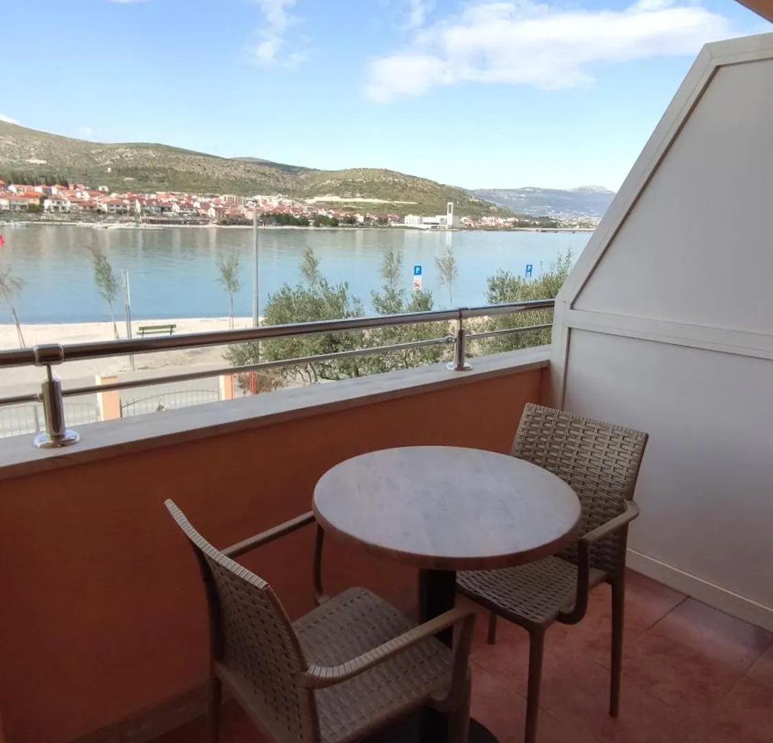 Apartments Kapetanovi Dvori Trogir Kroatien